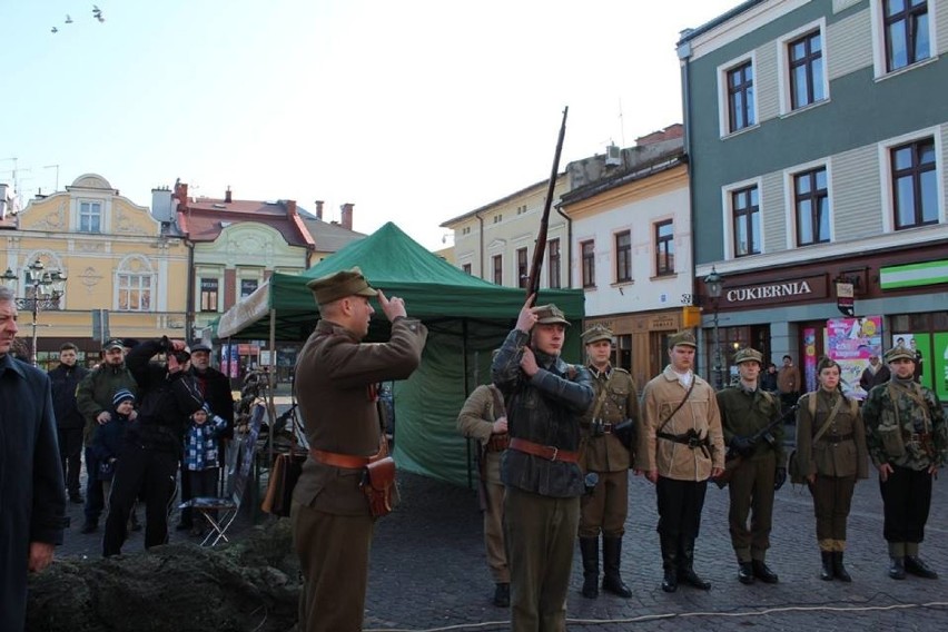 Skoczów: Hołd dla Żołnierzy Wyklętych na rynku [ZDJĘCIA]