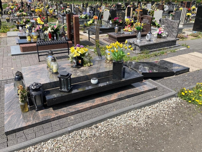 Profanacja cmentarza w Piekarach Śląskich. Zniszczono kilkadziesiąt nagrobków. Policja szuka sprawców