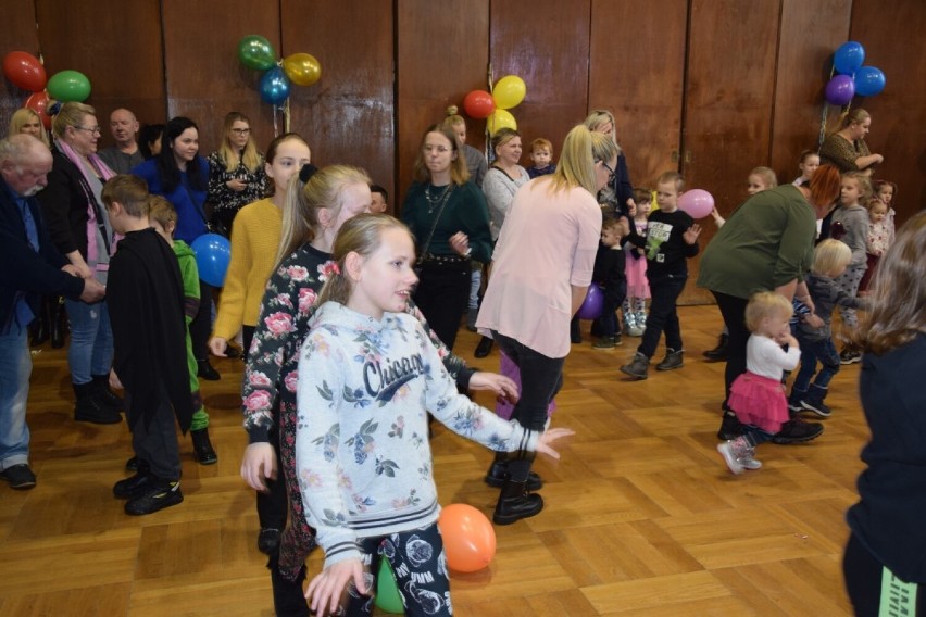 Wystrzałowa zabawa karnawałowa dla dzieci pracowników "Cechu". Iluzje, tańce i Święty Mikołaj z prezentami