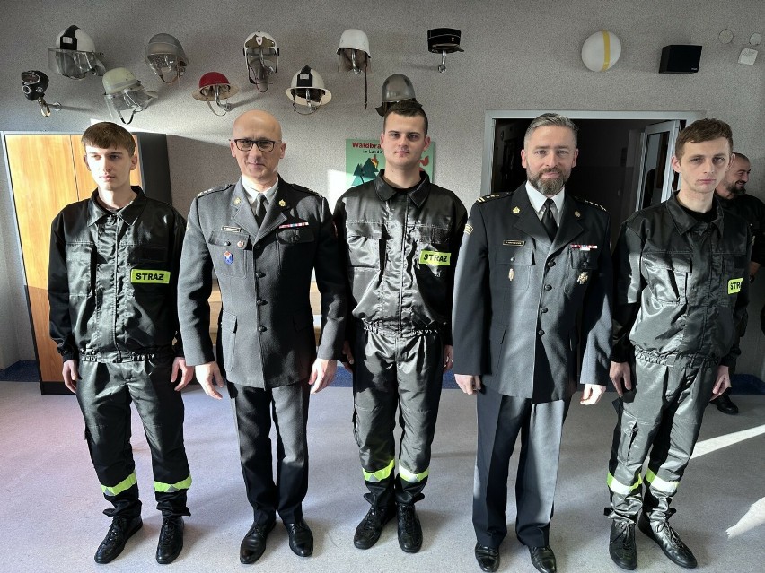 Nowi strażacy w KP PSP w Żarach złożyli ślubowanie