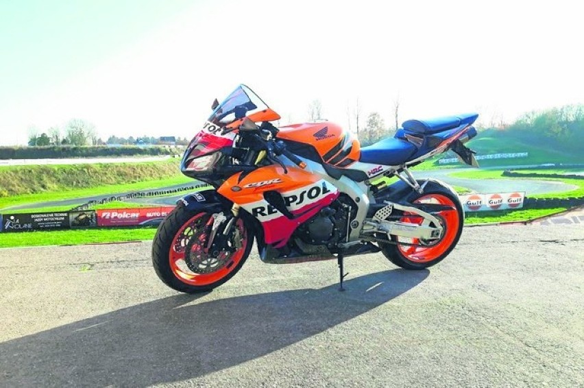Motocykl Honda CBR 1000RR REPSOL

Jednośladem, który...