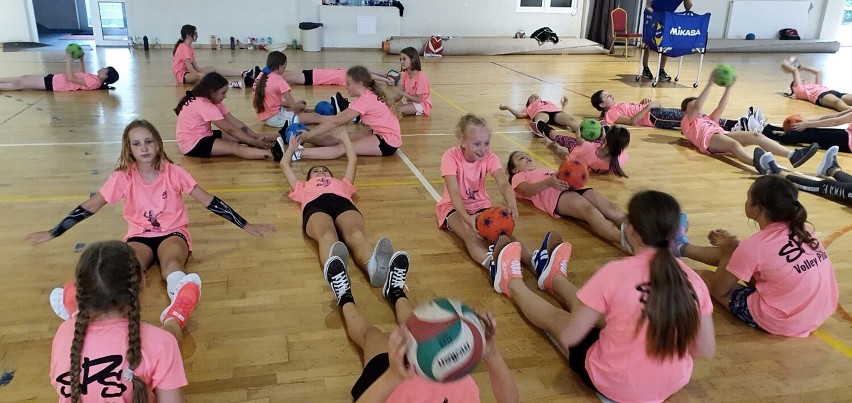 Siatkówka. SPS Volley Piła zorganizował obozy wakacyjne, a kadetki tego klubu wystąpią w finale Mistrzostw Polski
