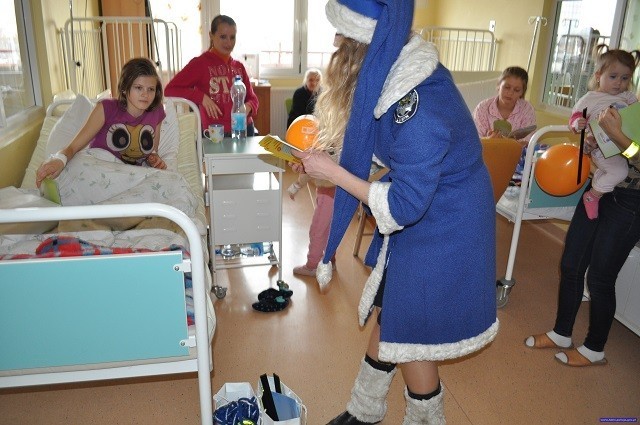 Niebieski Mikołaj w lubińskim szpitalu