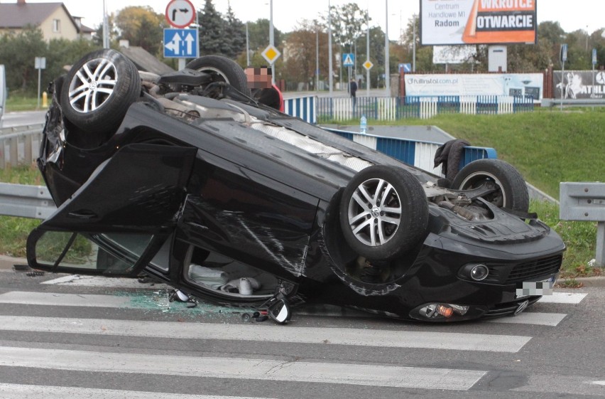 Groźny wypadek na skrzyżowaniu ulic Wojska Polskiego i Lubelskiej w Radomiu. Dwie osoby ranne