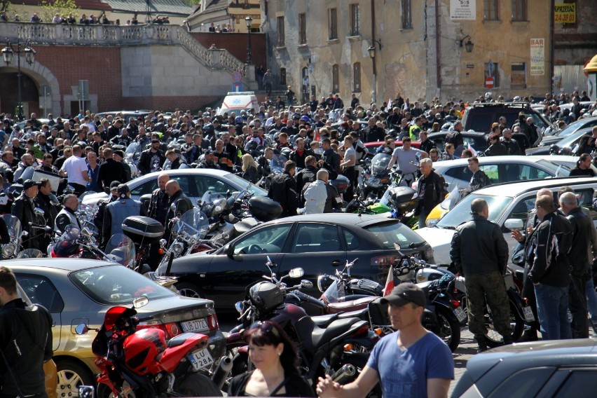 Lubelscy motocykliści rozpoczęli sezon widowiskową paradą (ZDJĘCIA)