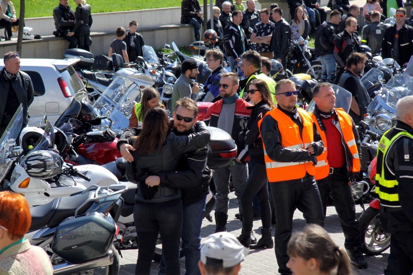 Lubelscy motocykliści rozpoczęli sezon widowiskową paradą (ZDJĘCIA)