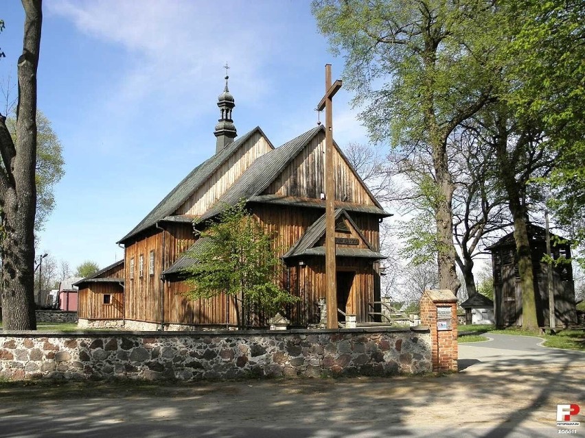 Parafia powstała około 1400 roku. Pierwotny drewniany...