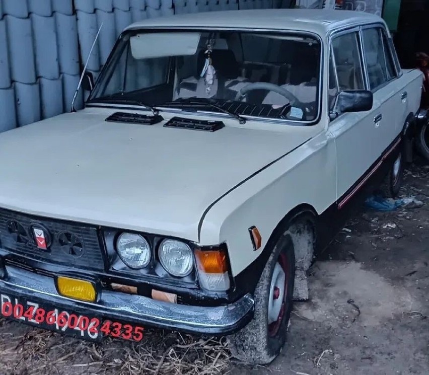 Fiat 125p czarne tablice PRL