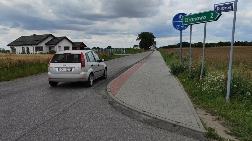 Ścieżka rowerowa z Chojnic w kierunku Ostrowitego, kończy...