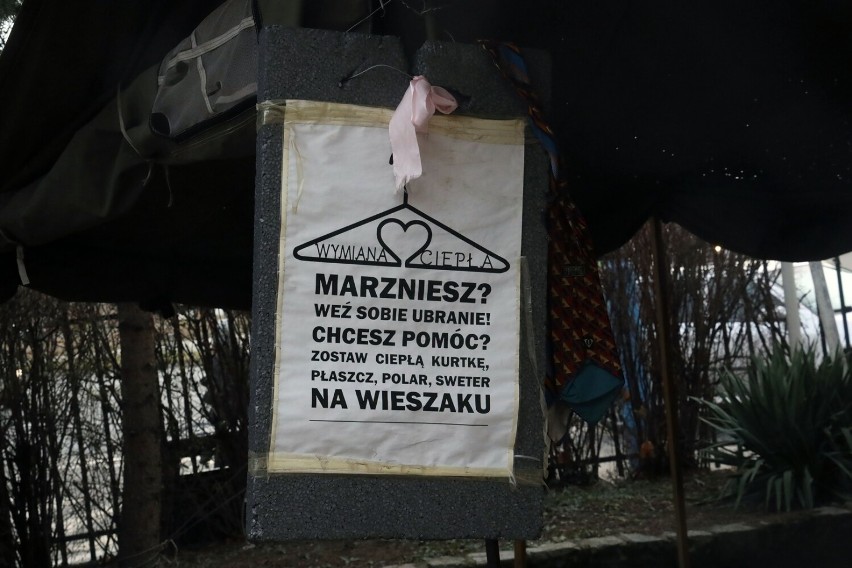 Legnica: Namiot z ciepłymi ubraniami w ramach akcji "Wymiana ciepła"