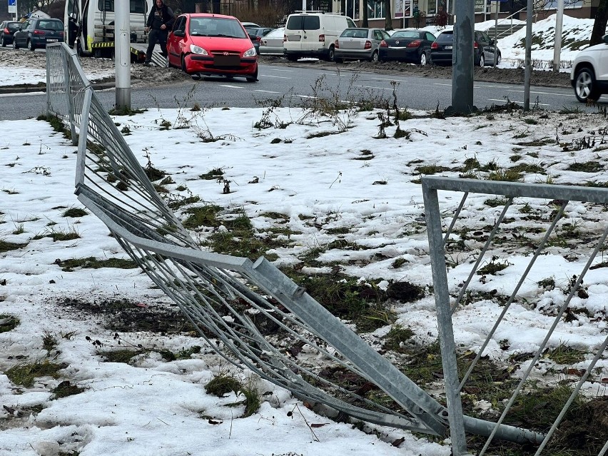 Zderzenie na ruchliwej ulicy Sandomierskiej w Kielcach. Kierowca hondy nie ustąpił pierwszeństwa prowadzącemu hyundaia. Zobacz zdjęcia