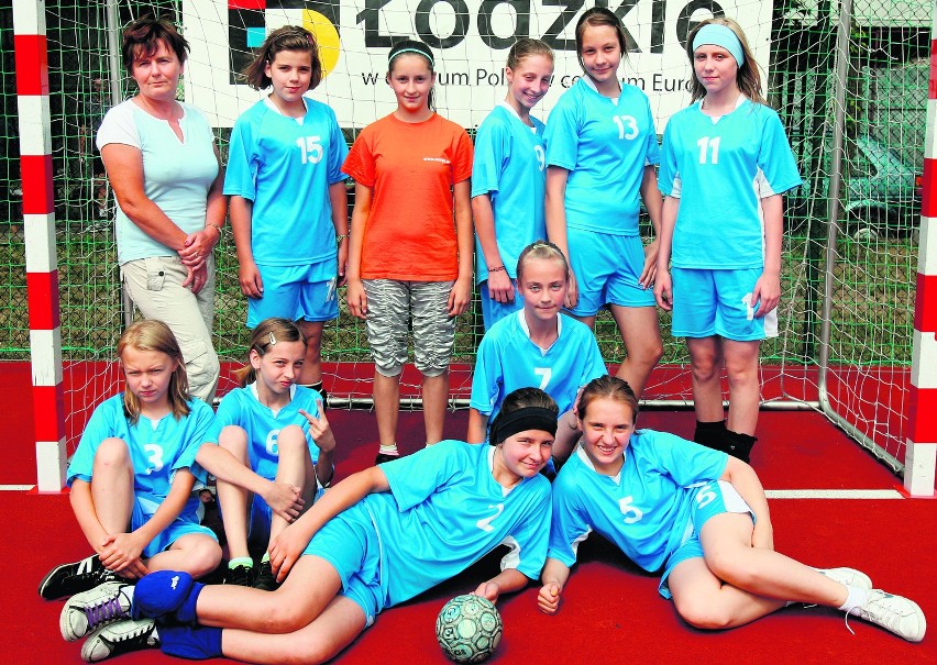 Złote medalistki w kategorii dziewcząt 11-13 lat: Piotrków -...