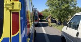 Wypadek w Koninie. Kierowca z zakazem sądowym skończył jazdę w rowie. Dwie osoby w szpitalu