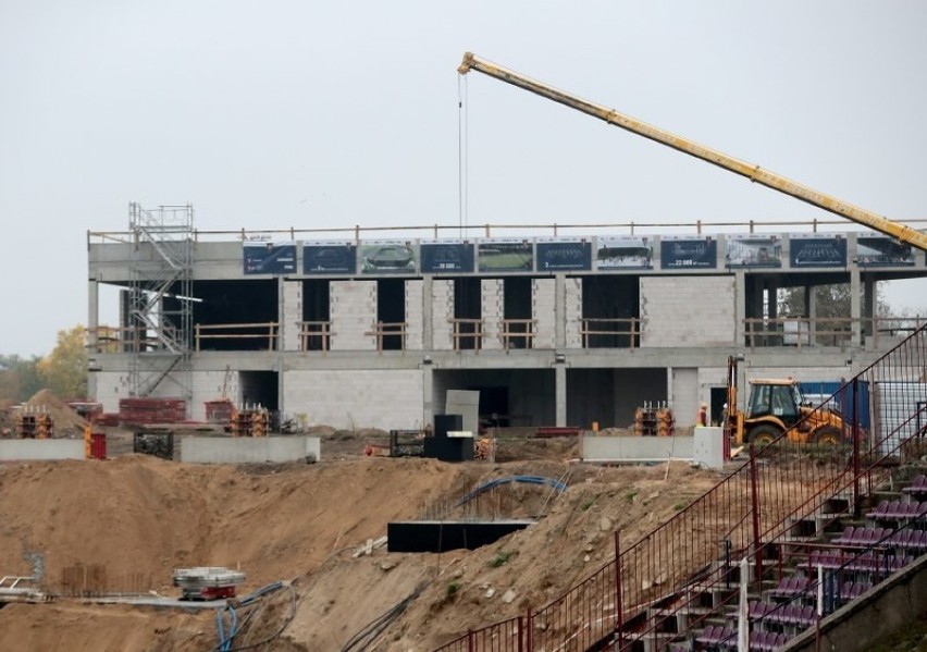 Zawieszono wiechę na budynku szkoleniowym na stadionie Pogoni