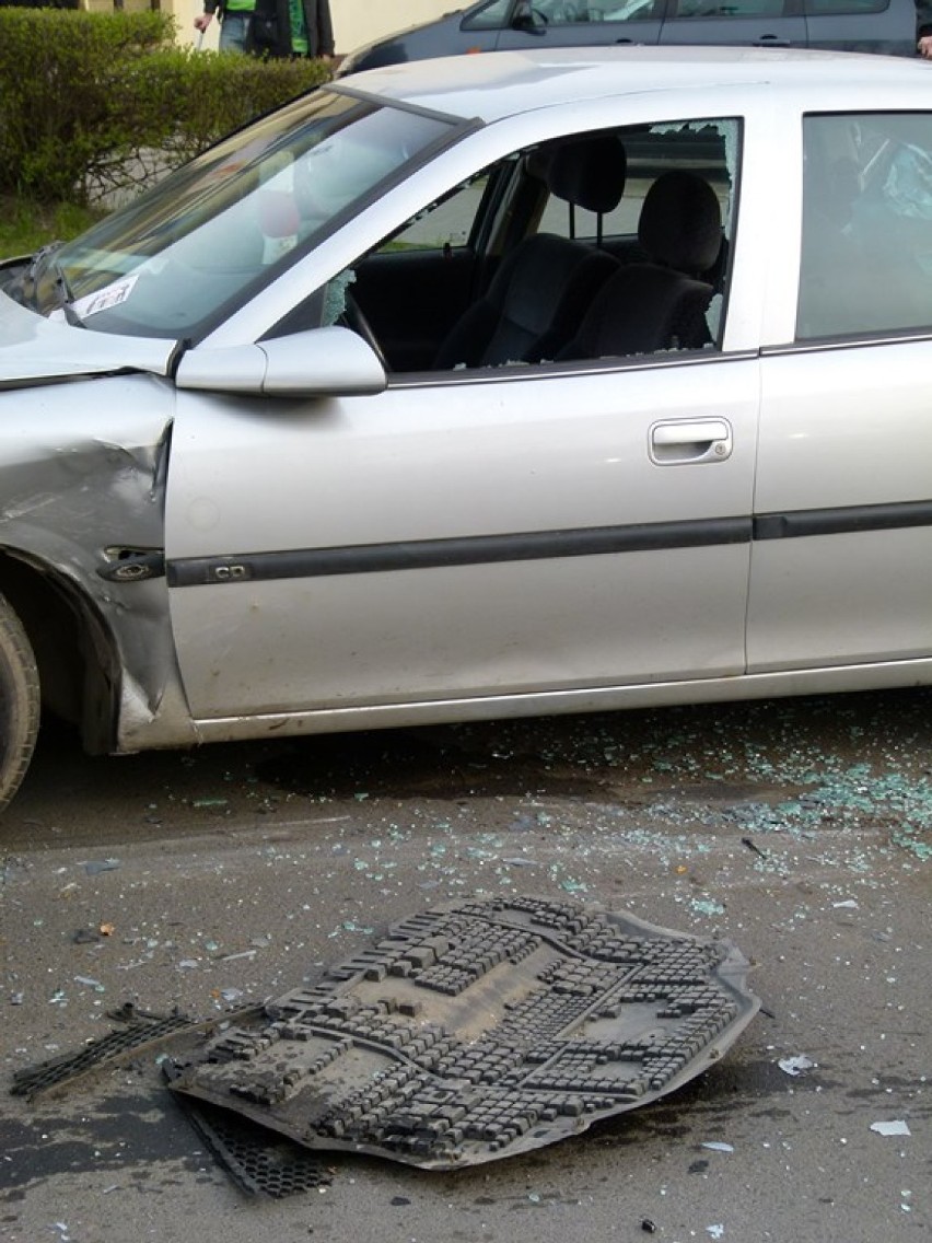 Zderzenie aut na Łokietka w Sieradzu miało miejsce we...