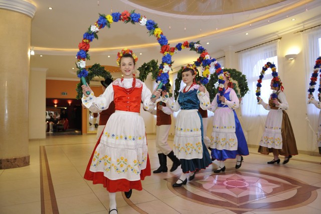 Estrada Folkloru w Przygodzicach. Święto zespołu pieśni i tańca