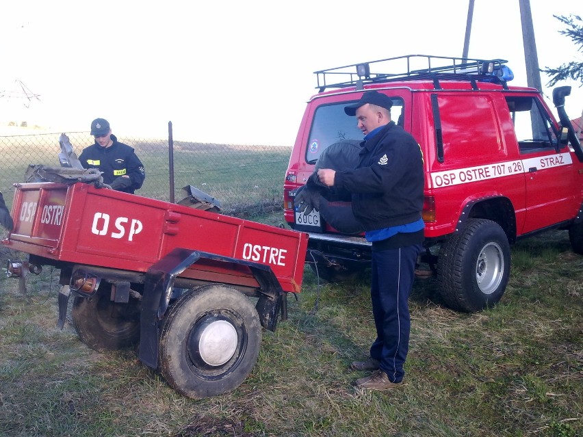 Strażacy jednostki Ochotniczej Straży Pożarnej w Ostrem zbierają złom, by kupić wóz bojowy [ZDJĘCIA]