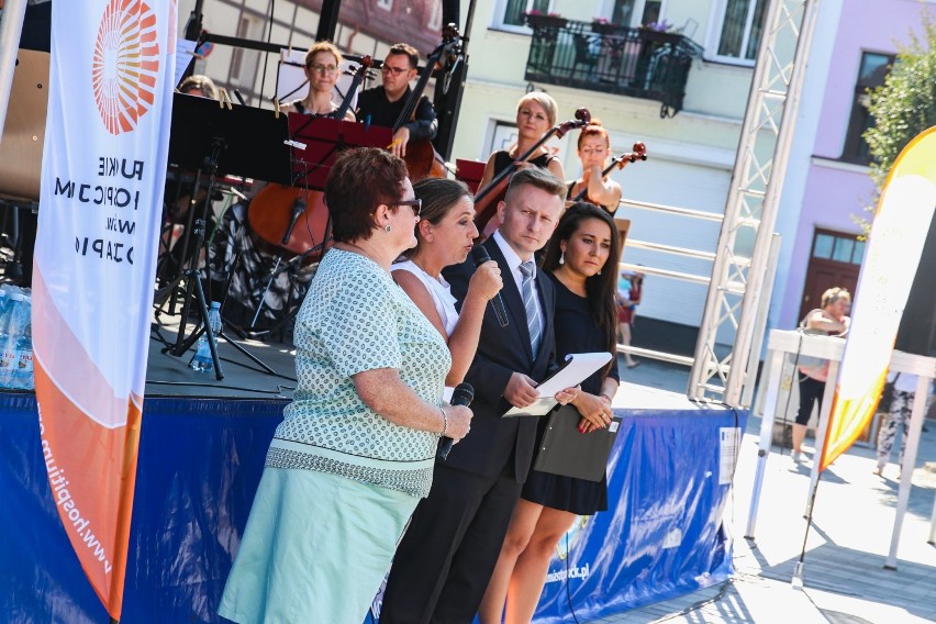 Muzyczne urodziny ks. Jana Kaczkowskiego na Starym Rynku w Pucku. Zagrała Polska Filharmonia Kameralna Sopot