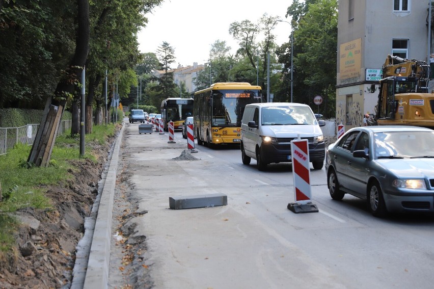 Na ulicy Ogrodowej w Kielcach jeździ się lepiej podczas remontu. Może wyznaczyć buspasy? Zobacz zdjęcia