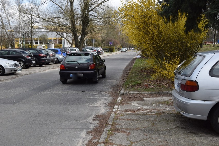 Z obecnego parkingu przy ul. Żołnierzy 2 Armii korzystają...