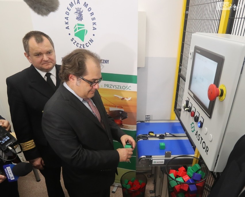 Akademia Morska w Szczecinie zakupiła nowoczesne roboty. Studenci nauczą się programowania [ZDJĘCIA, WIDEO] 