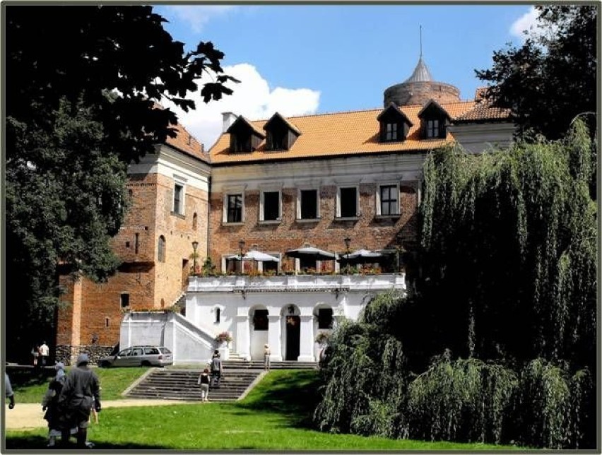 Zamek w Uniejowie, widok od strony parku. Fot. Mariusz...