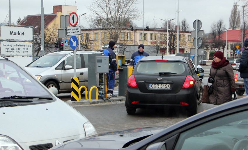 Parking marketu Kaufland w Grudziądzu jest zamknięty i częściowo płatny
