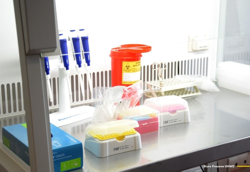 W Bolesławcu otwarto laboratorium, w którym będą badane próbki na obecność koronawirusa