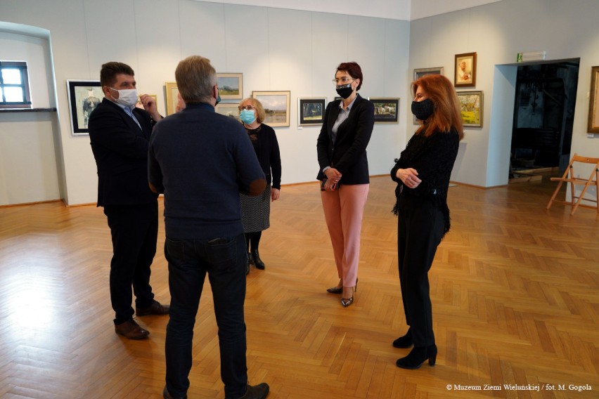 Obrazy z pleneru w Kamionie już w muzeum. Wystawę można oglądać wirtualnie