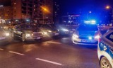 Nocny pościg policyjny w Warszawie. 18-latek gnał przez cztery dzielnice. Uszkodził sygnalizację świetlną i potrącił rowerzystkę