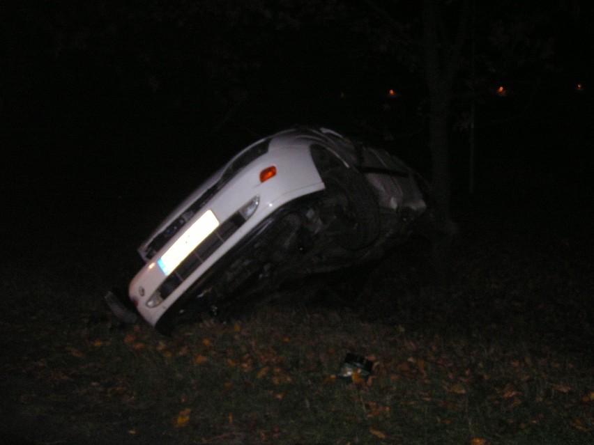 Poważny wypadek na trasie Grodzisk-Ruchocice. Wracali z dyskoteki  FOTO