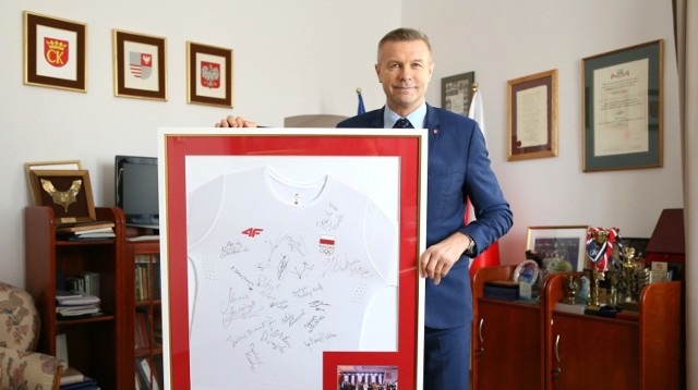Bogdan Wenta, jako zdobywca tego trofeum dla najlepszego trenera roku 2009 roku, osobiście zebrał, z przeznaczeniem na licytację Wielkiej Orkiestry Świątecznej Pomocy, autografy od wszystkich obecnych na gali sportowców.