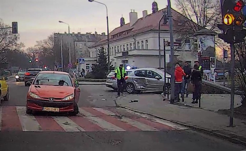 Do groźnego wypadku doszło w Gnieźnie dziś nad ranem, około...