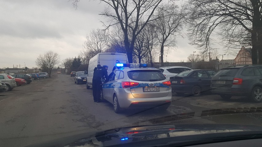 Kierowcy po zderzeniu na wiadukcie zjechali na ulicę Kustronia