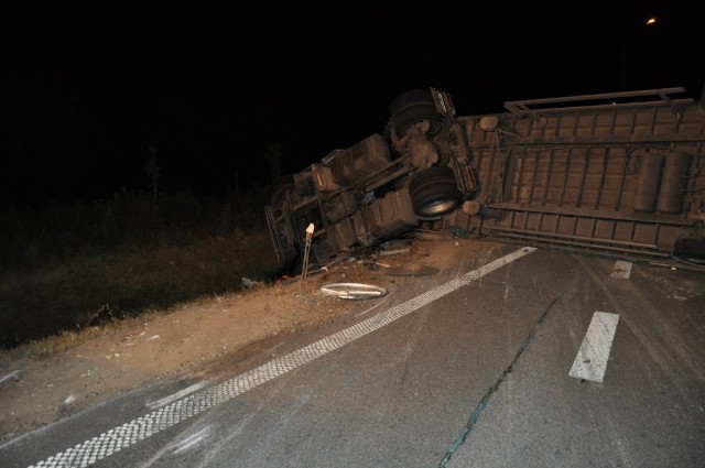 Badanie stanu trzeźwości wykazało, że obaj prowadzony pojazdy byli trzeźwi. Za spowodowanie zdarzenia drogowego, policjanci ukarali 47-letniego kierowcę IVECO, &#8222;słonym&#8221; mandatem i punktami karnymi.