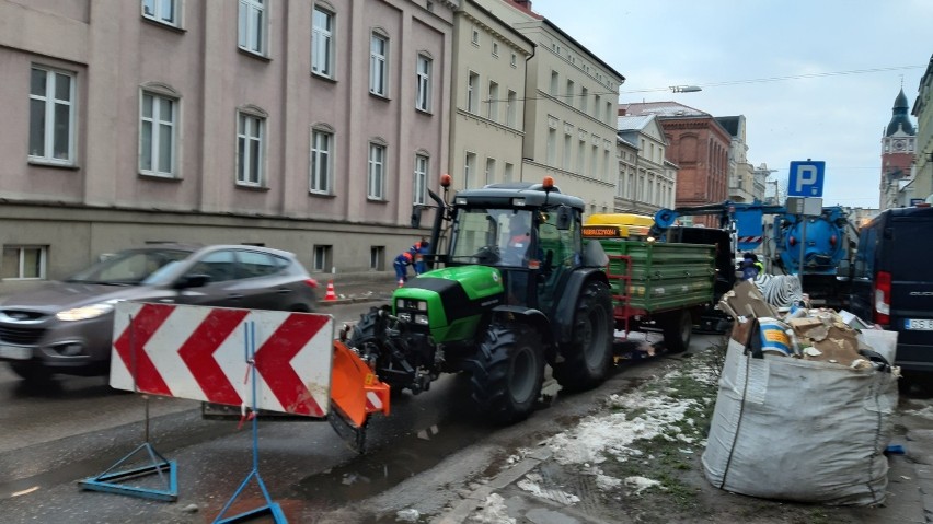 Awaria wodociągu na ul. Armii Krajowej. Kilka domów ma...