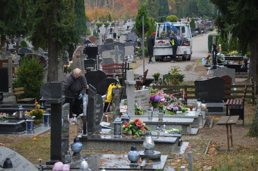 Porządki na cmentarzu w Goleniowie. Uroczystość Wszystkich Świętych już w poniedziałek