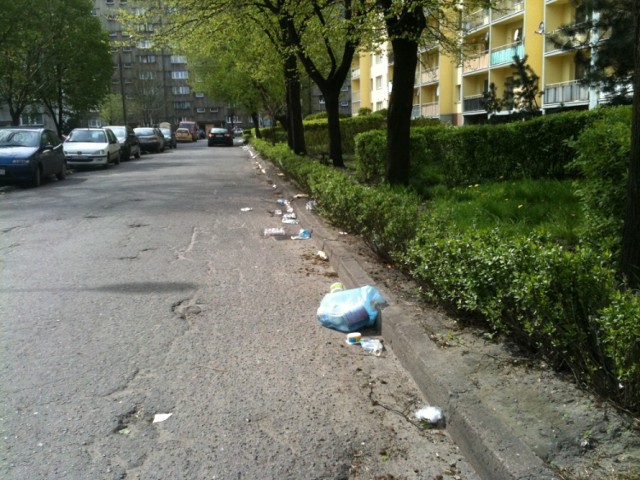 Segregacja śmieci w Zabrzu: Wielkanoc 2014 na Skłodowskiej-Curie