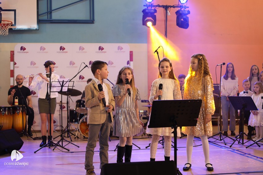 Wyjątkowy koncert charytatywny w Zalasowej dla małego Adasia, który dzielnie walczy o to, aby móc postawić pierwszy krok 