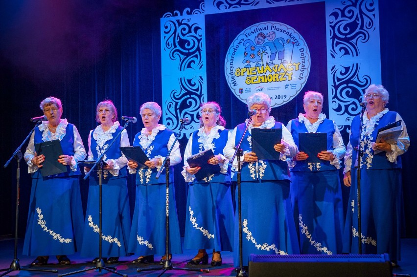 Śpiewający seniorzy w Bogatyni. Inicjatywa na Trójstyku wsparta przez PGE GiEK