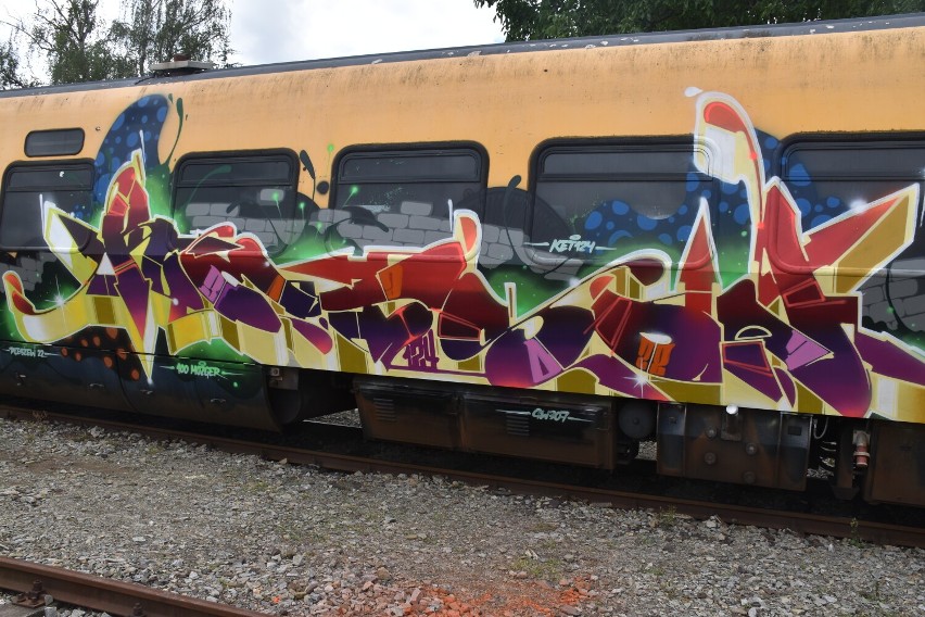 Graffiti na pociągu i to całkiem legalnie! Sztuka na torach!...