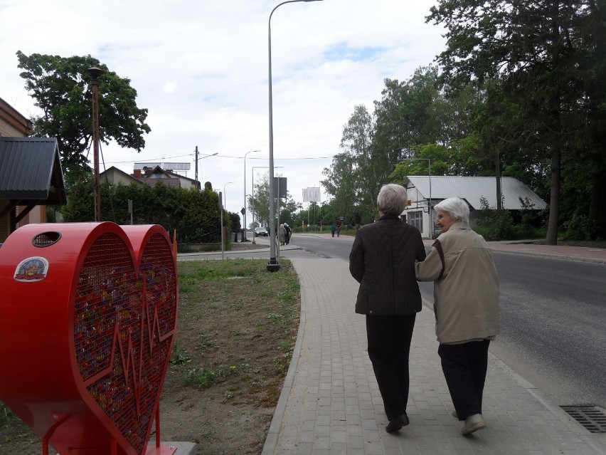 Pojemnik w kształcie serca został ustawiony przy remizie OSP...