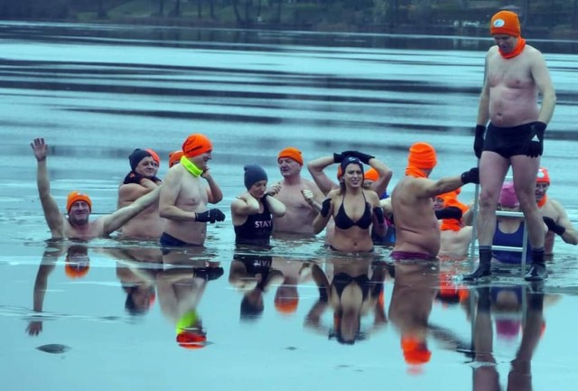 Świąteczna kąpiel morsów odbyła się tradycyjnie w Drugi Dzień Świąt Bożego Narodzenia