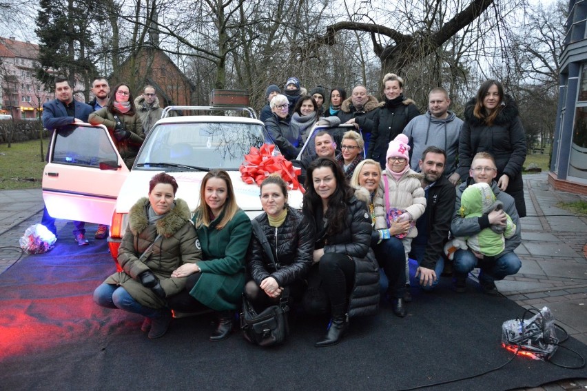 Grupa "Klasyczni Lębork" przekazała fundacji samochód marki Tavria