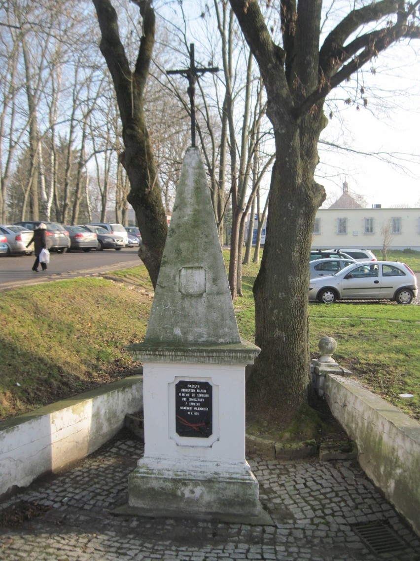 Lubelski pomnik żołnierzy polskich poległych w walce ze Szwedami. Ile w rzeczywistości ma lat? 