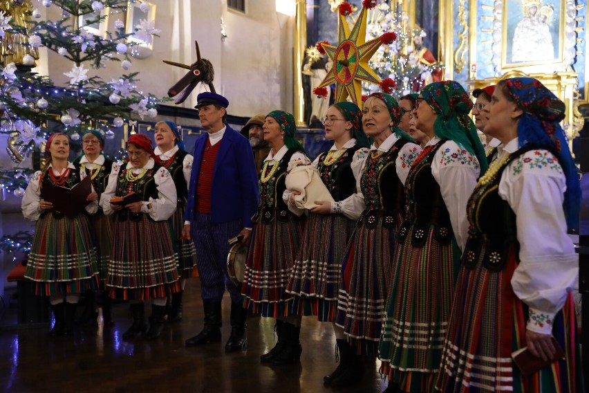 Noworoczny koncert kolęd i pastorałek Zespołu Ludowego Piliczanie w Piotrkowie ZDJĘCIA