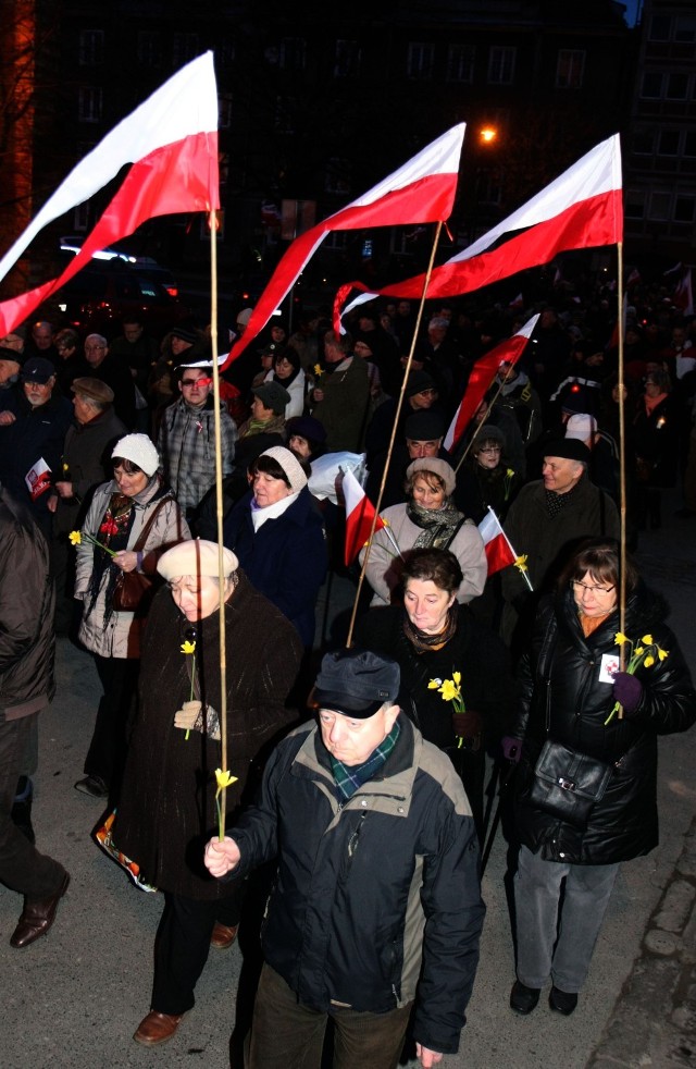 Obchody czwartej rocznicy katastrofy smoleńskiej na Powązkach