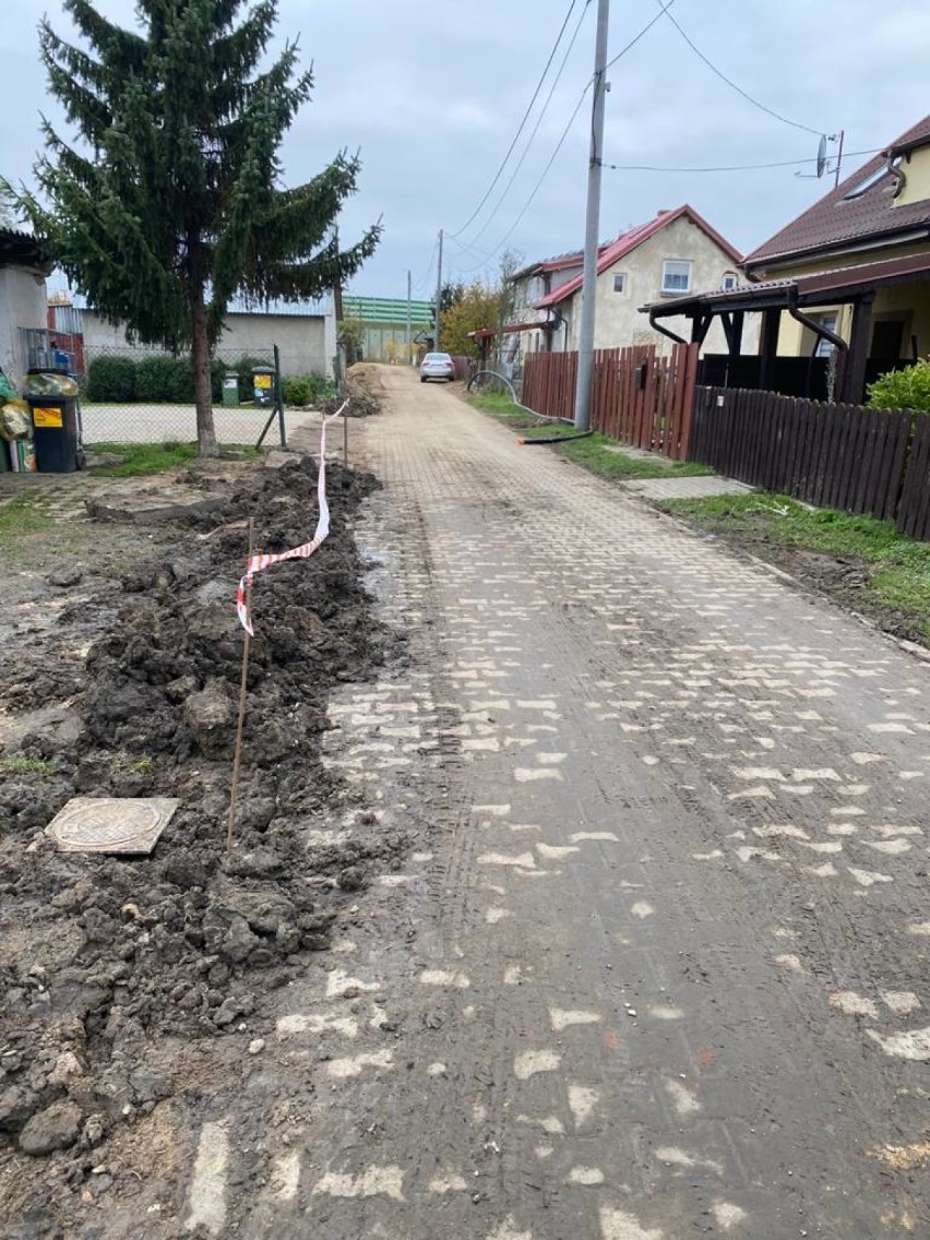 Gmina Cedry Wielkie. Trwa budowa sieci kanalizacyjnej w miejscowości Cedry Małe - Kolonia