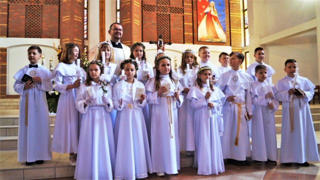 W parafii św. Jadwigi Królowej w Inowrocławiu odbyła się I Komunia Święta