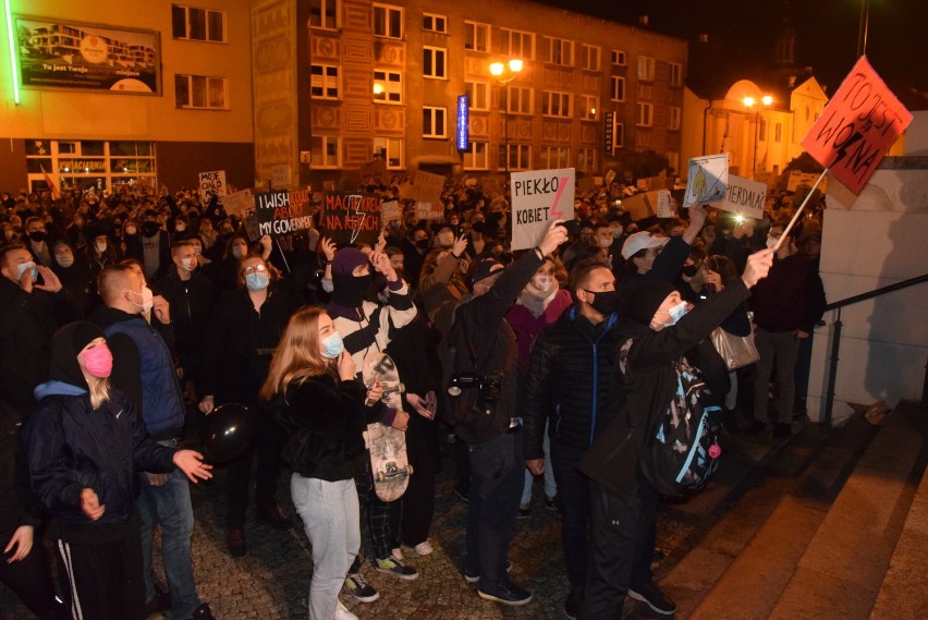 Czarny Spacer w Białymstoku. Przez miasto przeszły tysiące osób. Zobaczcie, co działo się na ulicach! (zdjęcia, wideo)